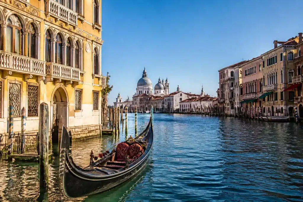 Lussuose strutture italiane fra ville storiche, canali veneziani e costa toscana